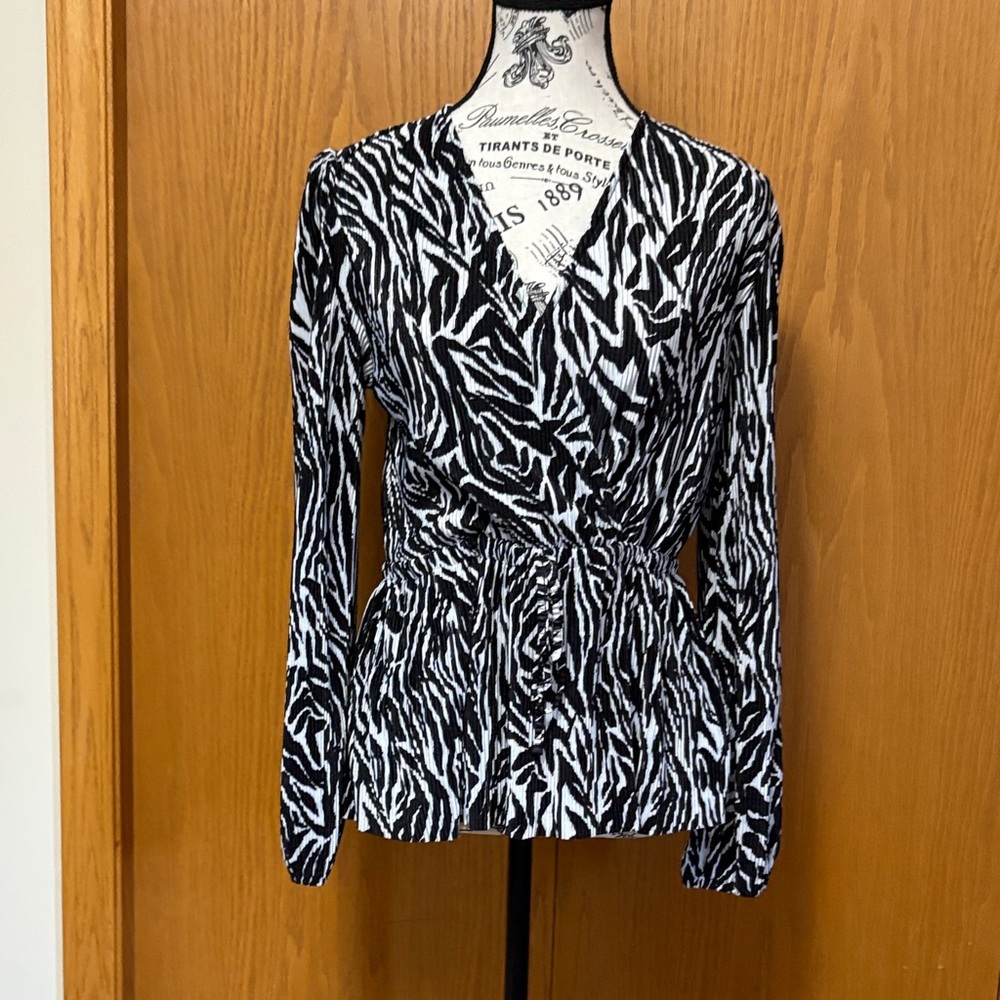 Le Chateau Black and White Zebra Print Knit V-Neck Top
